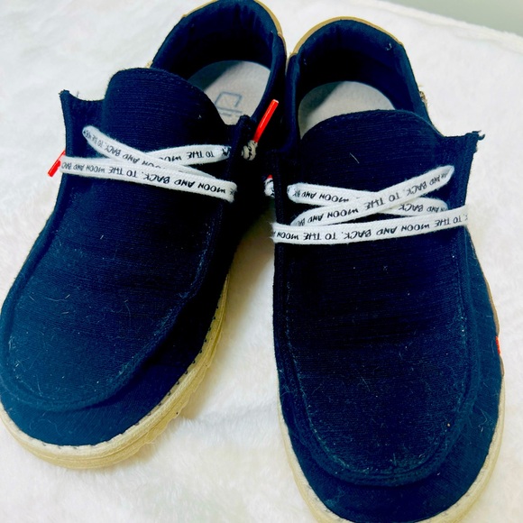 Hey Dude Wendy Women’s size 9 Love you to the Moon - Picture 1 of 4
